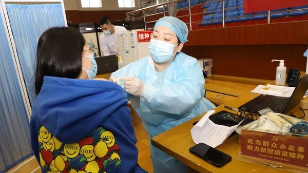 徐州市矿山医院“新冠疫苗接种队”助力高校师生疫苗接种工作