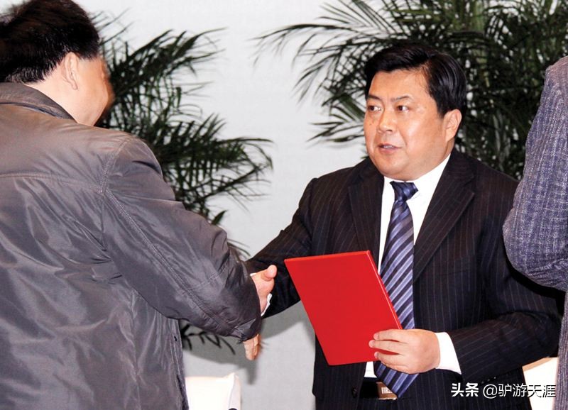 穷人孩子早当家从小牧童到商界大亨的奋斗路