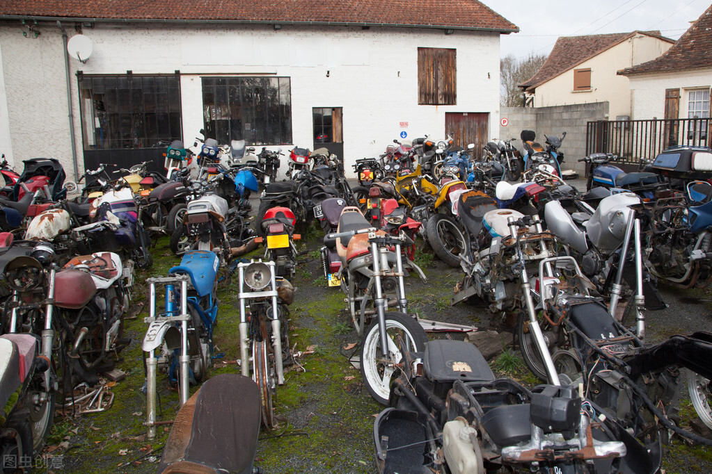 现在收废品的旧摩托车多少钱,有人专门去农村收旧摩托车