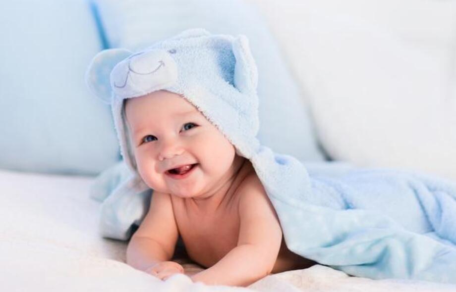 父亲给孩子取名字很奇葩,父亲给儿子取名字搞笑的说法