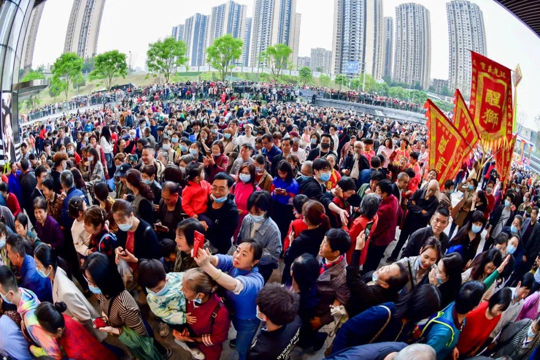 开业两日客流量突破57万,重庆光环如何征服消费者