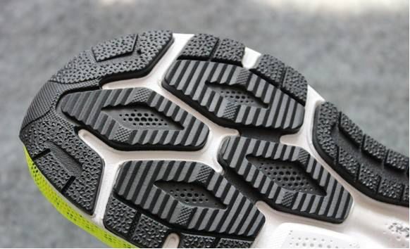 给宝宝选鞋少走弯路,怎么样挑选合适不压脚的鞋子