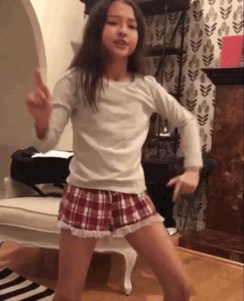 blackpink领奖看ellagross跳舞,blackpink小师妹唱歌