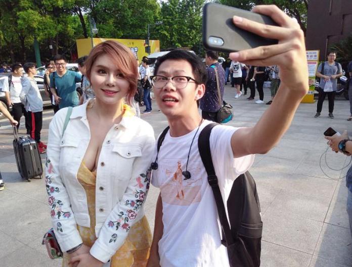 前“颜值一姐”张琪格,传言得富豪青睐,请她到国外玩了1个月