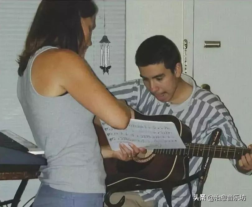 多学多做，让实践帮助自己成为一名合格的音乐治疗师|鲁娜专访