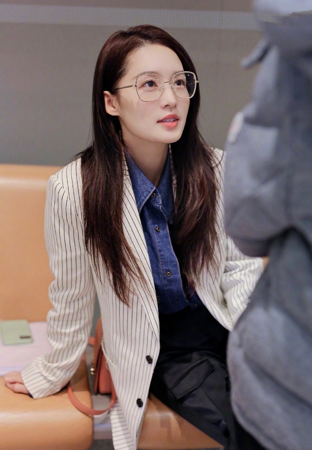 李沁的穿搭更多了解几分清新简约,李沁同款小西装搭配