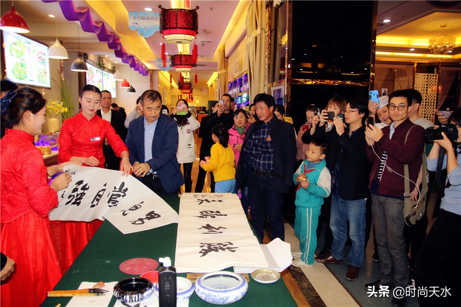 天水“轮胎哥”出发*藏西**,金龙大酒店携媒体、粉丝送上祝愿