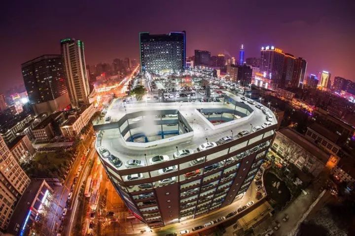 沿着地铁线逛商场，我吹了一天空调~