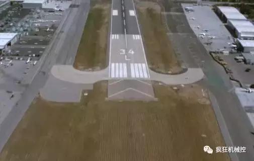 飞机降落如何对准跑道中线,飞机降落时如何精准对准中线