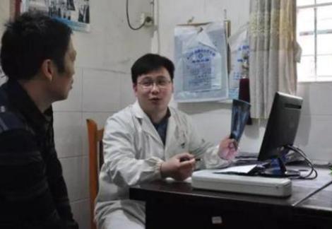 当年包分配的“定向医学生”，如今过得怎么样，过来人表示很后悔