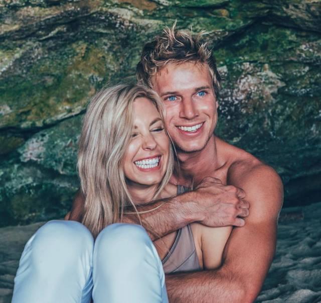 男士瑜伽展示力量,男士练瑜伽帅呆了