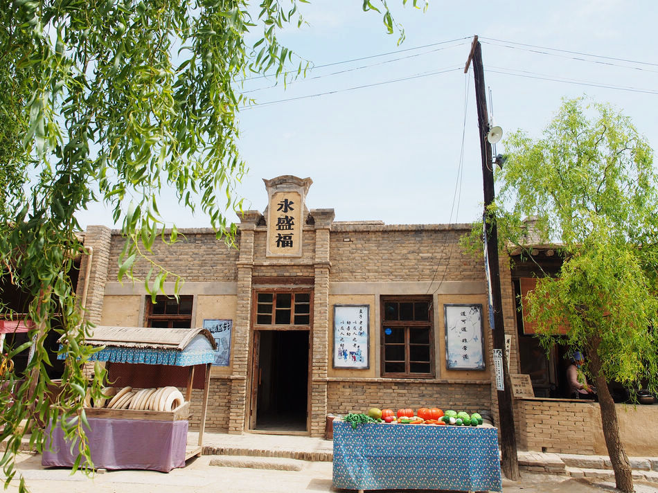 跟着星爷和老谋子的电影，去逛这座大名鼎鼎的西北影视城堡