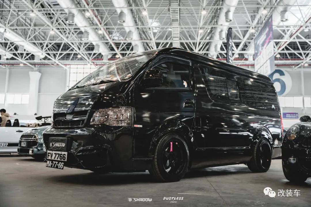 金杯海狮能推着么,金杯海狮可以坐几个人