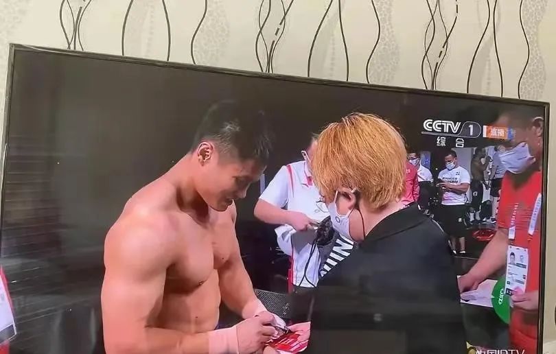 夺冠绝不只是一个人的成就,中国运动员夺冠时刻