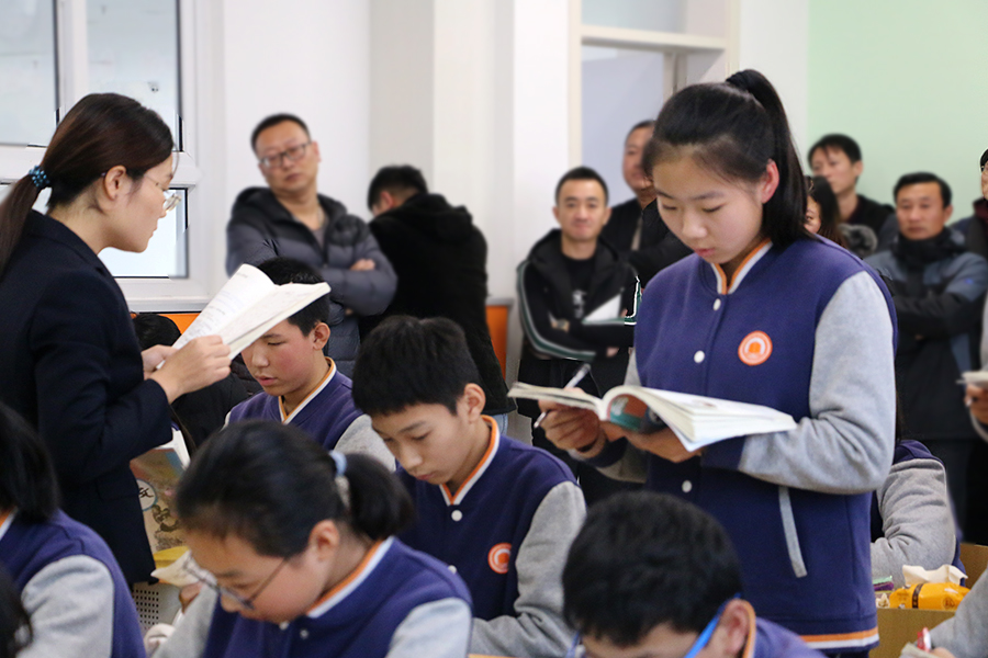 家长写给初三孩子的一封共情信,家长写给高二同学们的一封信