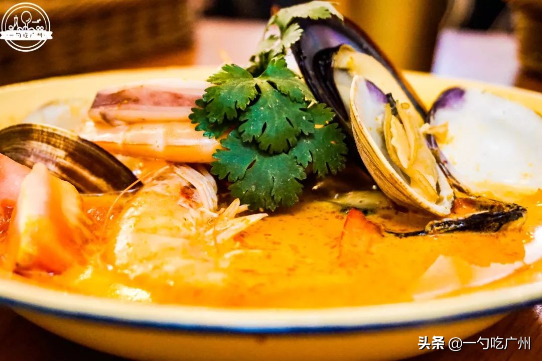 神经病啊！在泰国卖100的绿奶茶这只卖18？真相竟是老板有租收..