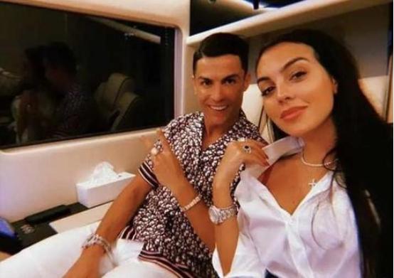 c罗带乔治娜戒指,c罗送乔治娜多少戒指