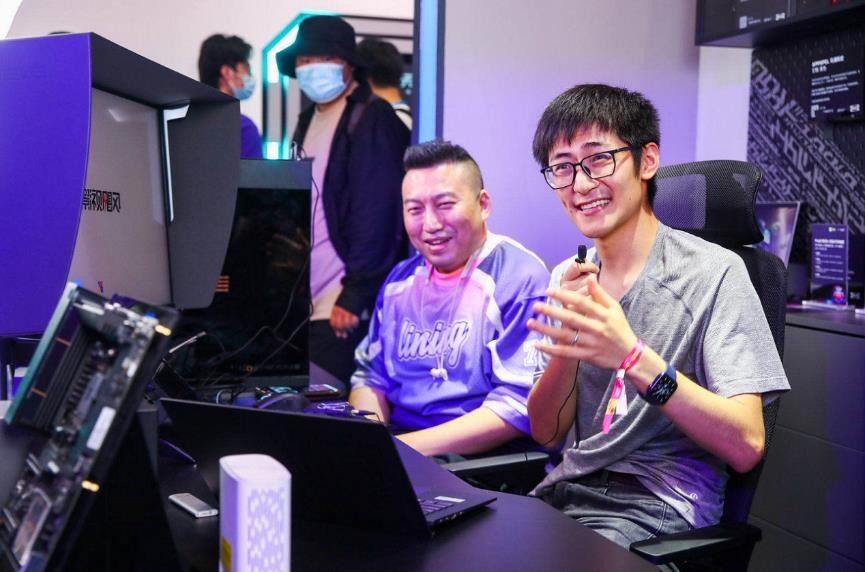 梦幻联动二次元狂欢ROG信仰星球空降BW2021