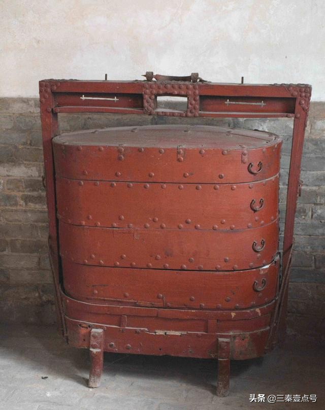 奶奶梳妆台嫁妆,奶奶的嫁妆柜子老物件