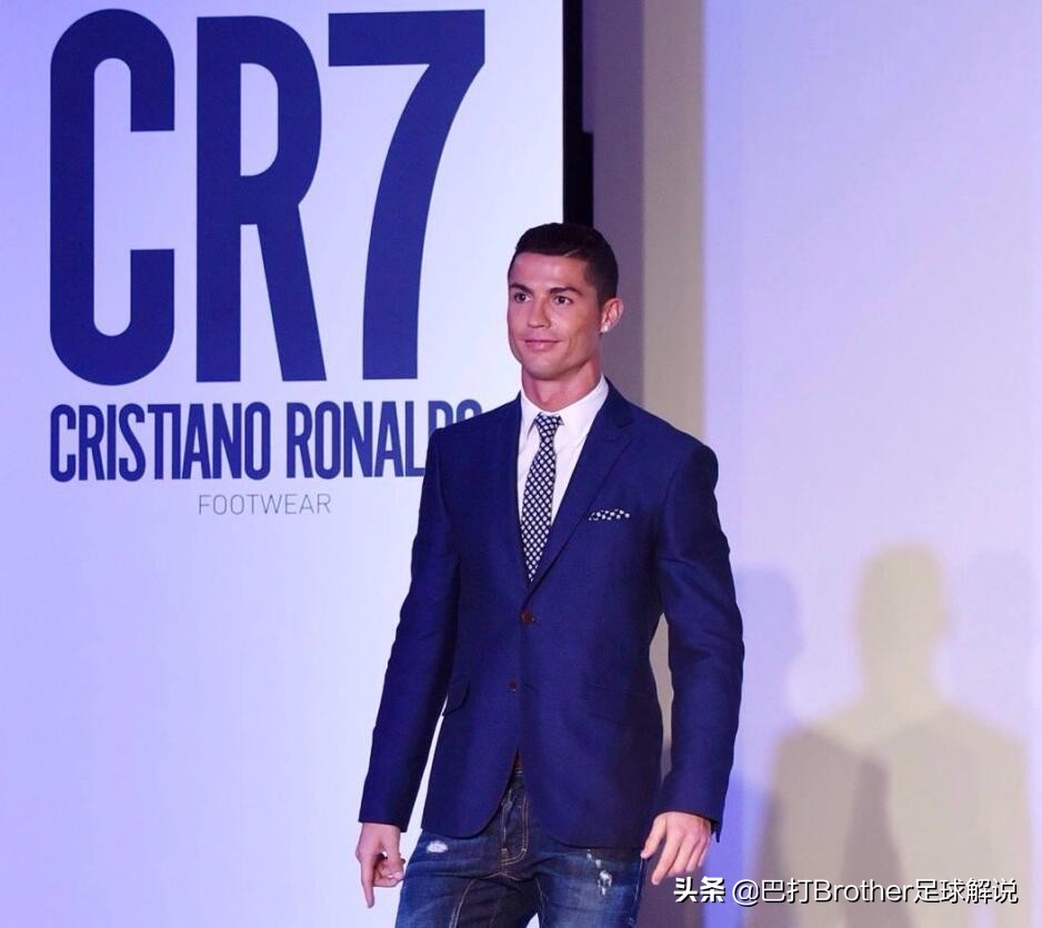 励志偶像!C罗成首位总收入10亿美元球员,晒视频和乔治娜秀恩爱