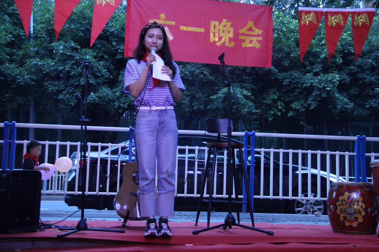 超龄儿童戴红领巾图片,戴红领巾的小朋友六一儿童节