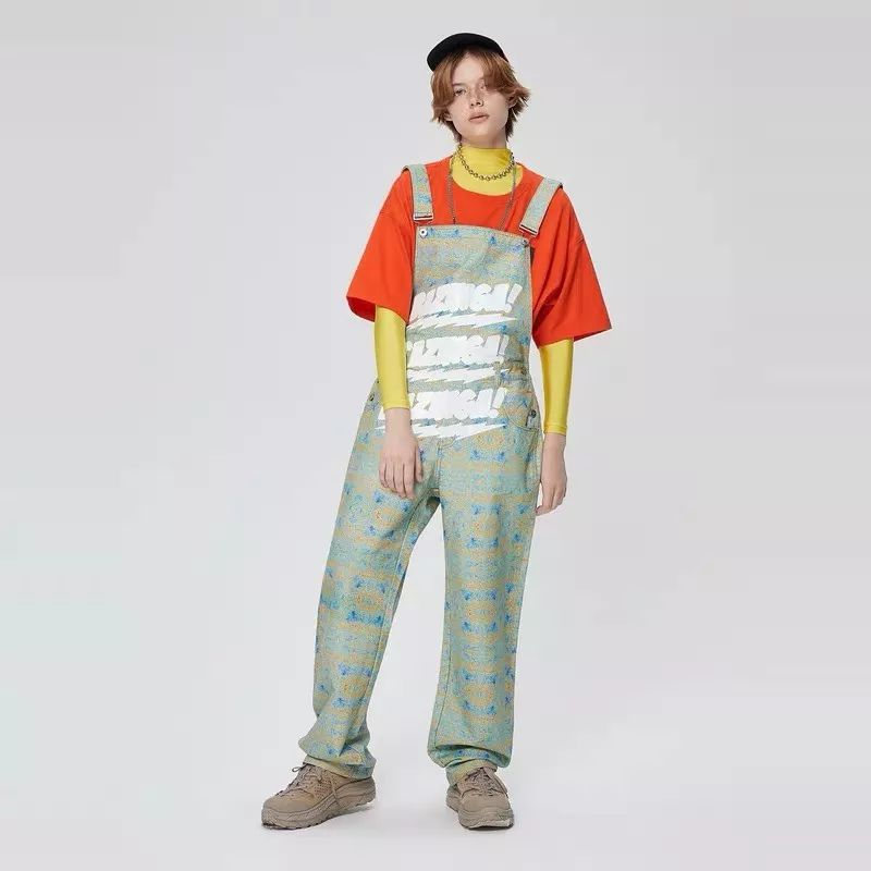 穿上背带裤,校门口保安叔叔都不拦我