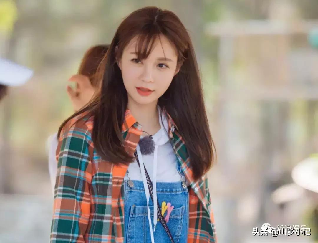 吴昕一次穿三件衣服,吴昕卖60元的礼物