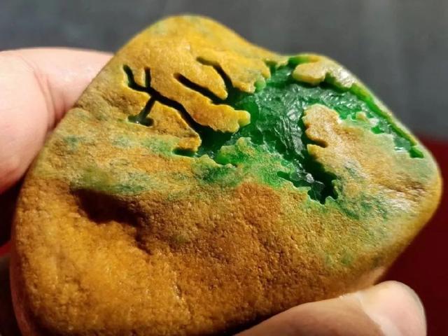 大马坎玻璃种翡翠原石图片,捡到大马坎原石