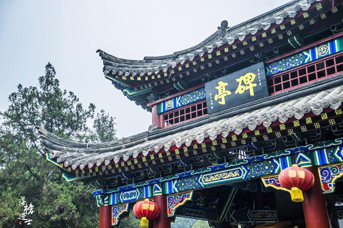 八朝古都开封龙亭公园,开封龙亭是古迹吗