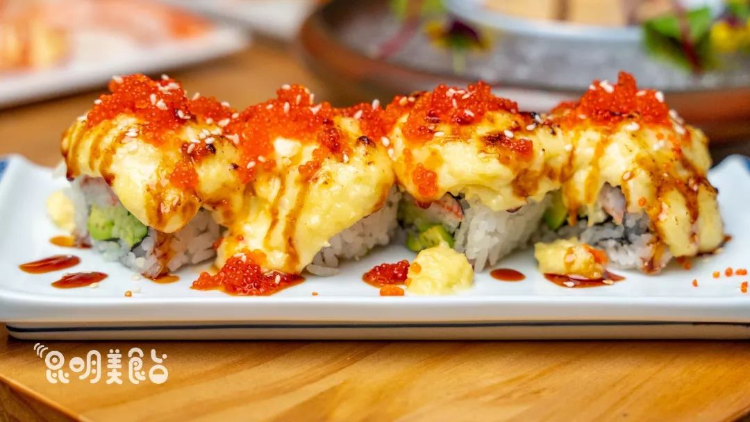 在昆明，第一次见200斤的大鱼，蘸着芥末生吃超爽