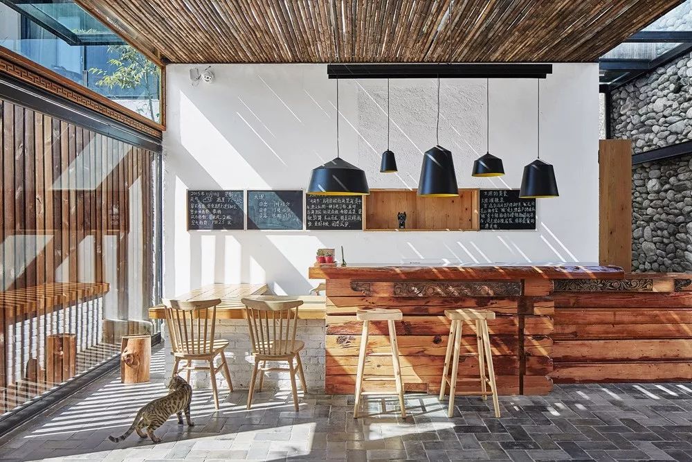 慢综艺之光！拒绝剧本测评数十家顶级民宿，第一期就是浮云牧场