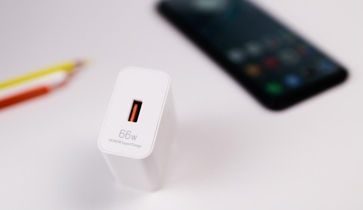 5g时代最真实的游戏体验,荣耀play5是不是5g手机