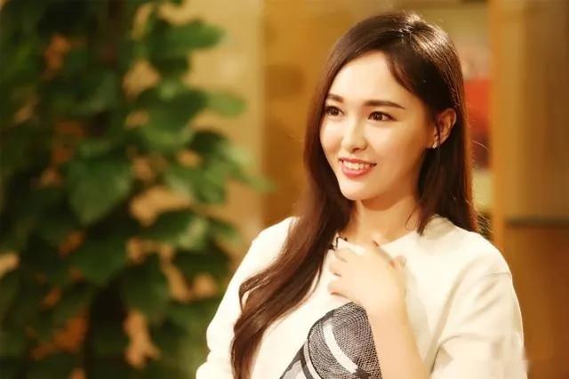 唐嫣官宣代言辱华品牌！引起民愤，因生活拮据代言为赚奶粉钱