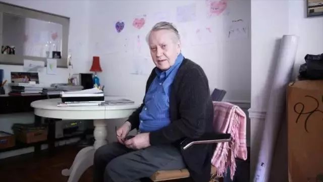 戴15元手表，租一居室，秘密捐出560亿，他真正活出了上帝模样！