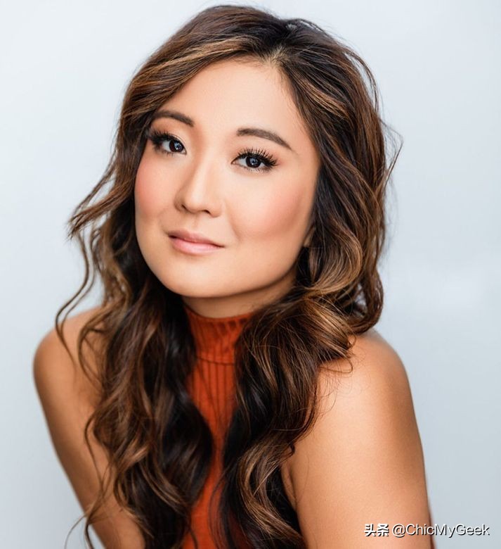 艾米丽在巴黎女主最后跟谁在一起,艾米丽在巴黎主演是谁