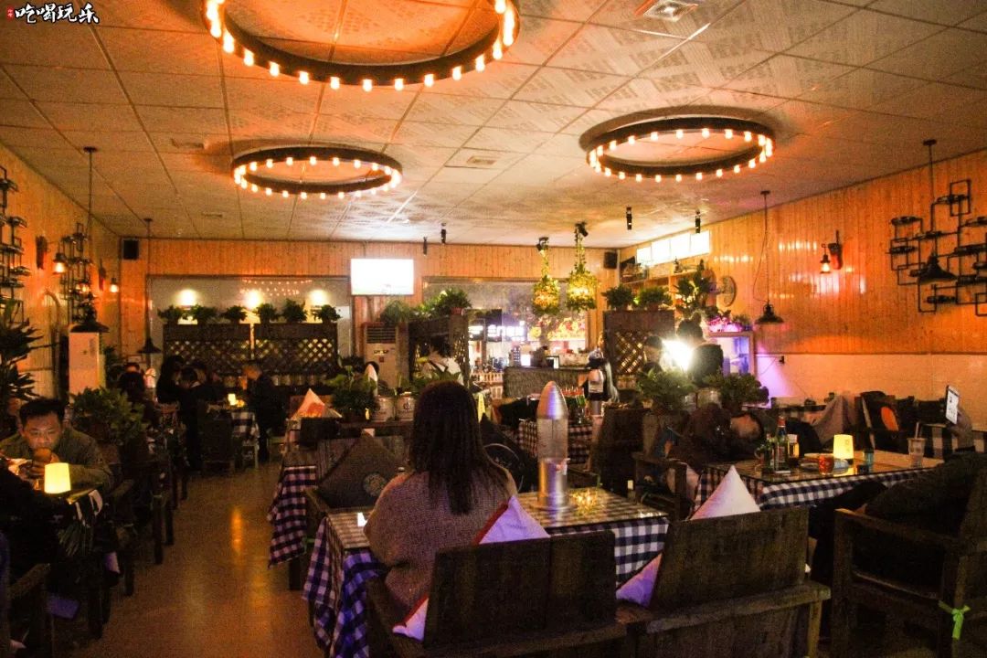 这家深藏在柳州磨滩路的扣子酒吧,扣子酒实在太好喝了