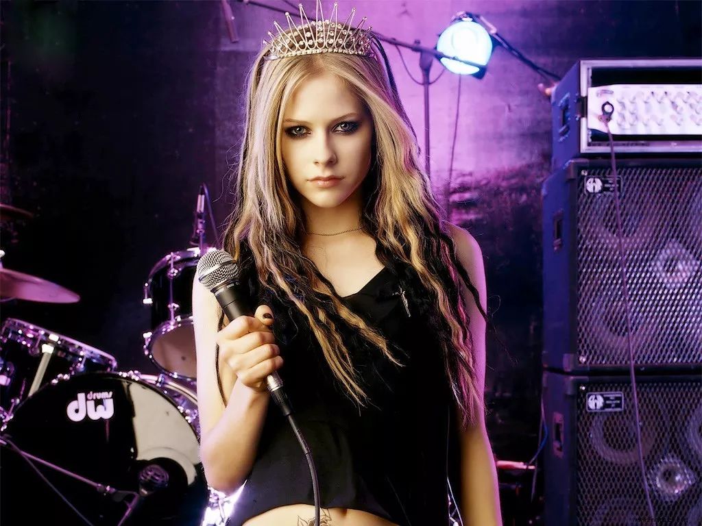 46岁素颜艾薇儿过气女歌手,46岁素颜过气女歌手艾薇儿