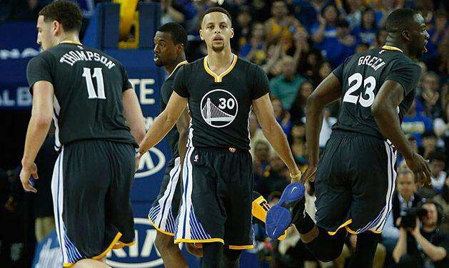 库里肩膀的伤疤,库里手腕伤疤