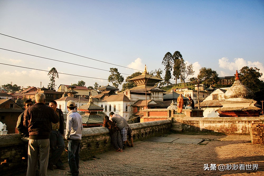 尼泊尔恒河上的烧尸庙,夜游尼泊尔烧尸庙