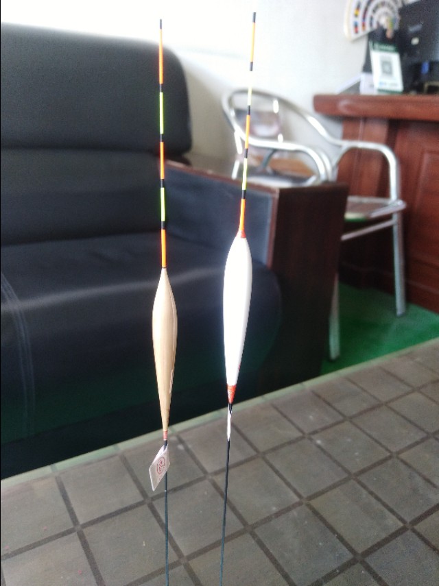 冬天钓鲫鱼最好用芦苇还是纳米漂,芦苇夜光漂和纳米夜光漂哪个灵敏