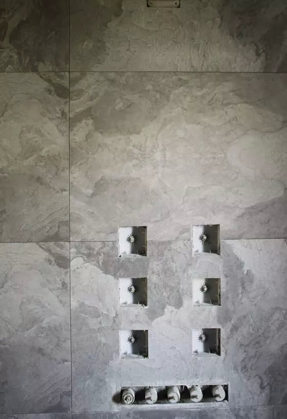 美观实用花洒,花洒入墙式暗装好还是明装好