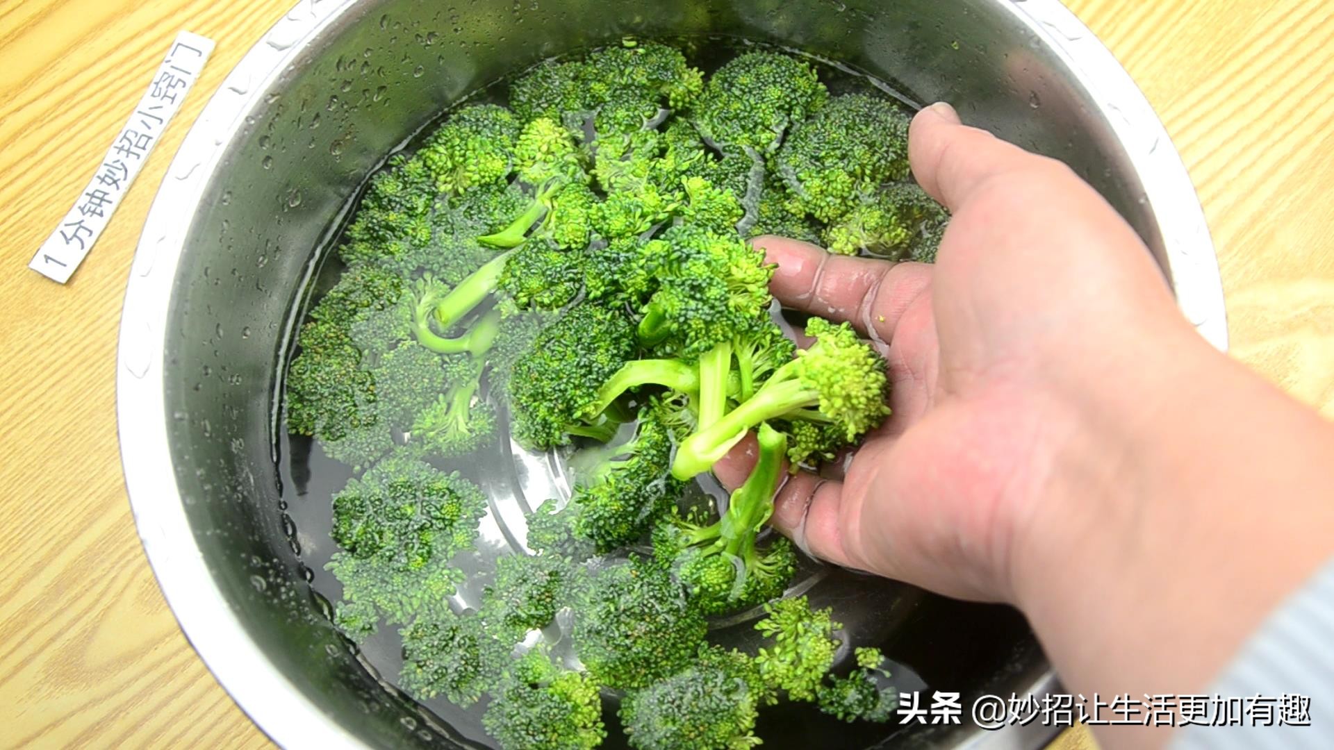 西兰花用盐和面粉可以洗干净吗,用淀粉和盐清洗西兰花可以吗