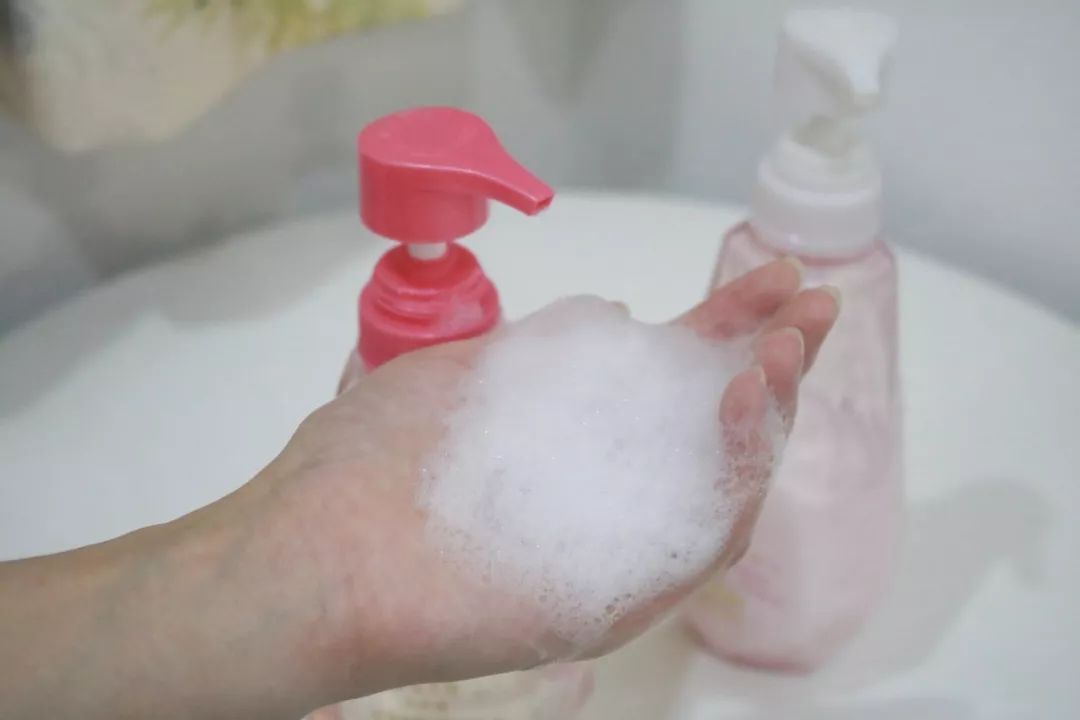 黑鱼子酱洗发水卡诗,卡诗黑鱼子酱洗发水测评