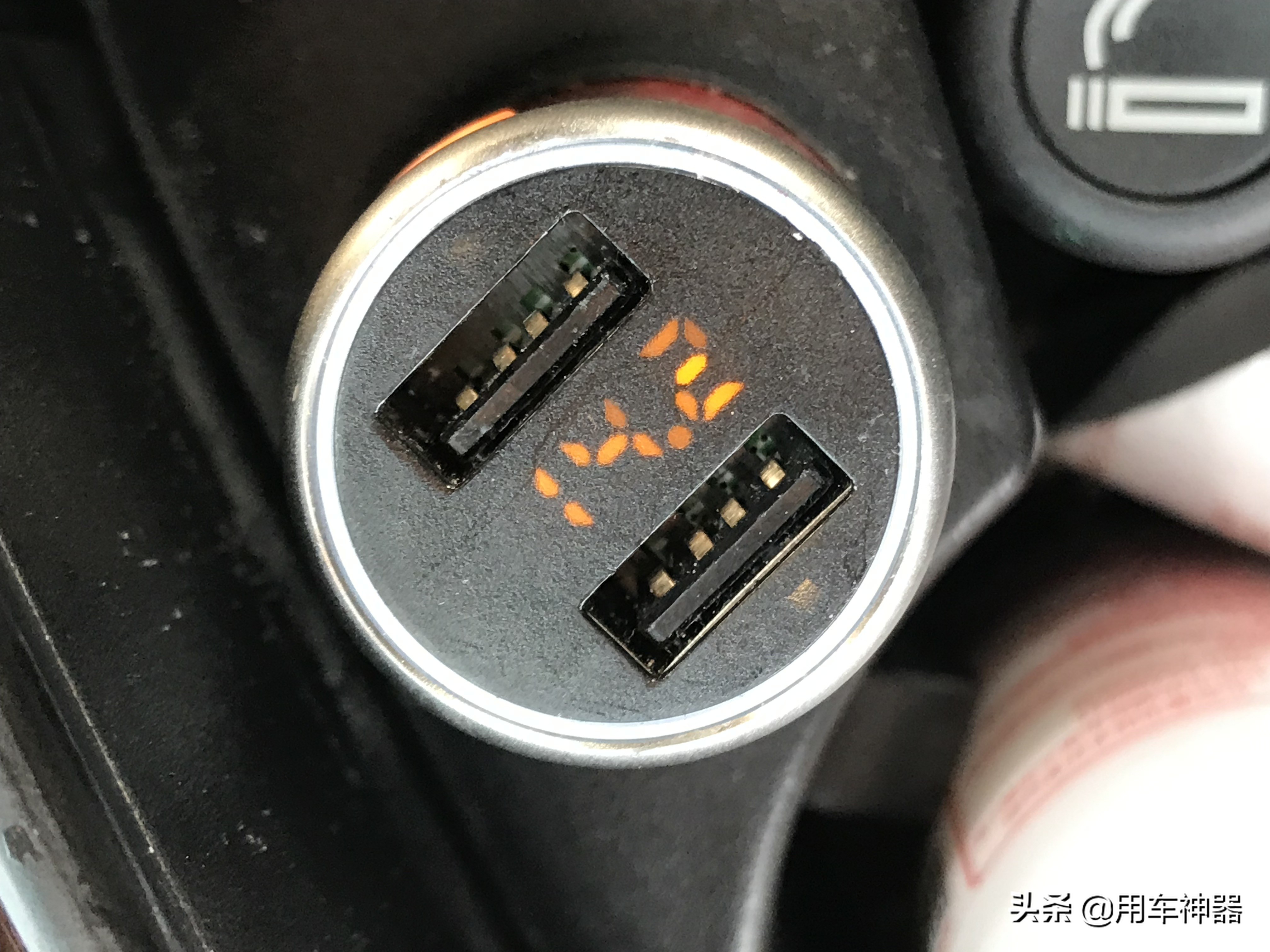 奥迪车点烟器作用,奥迪点烟器两个都不管用了