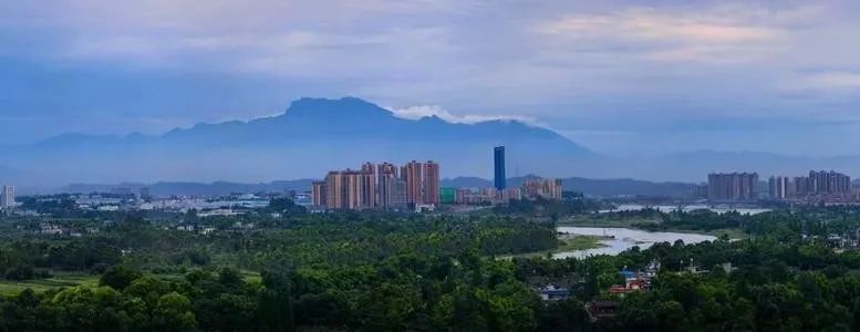 乐山，一座你不胖都对不起的城市