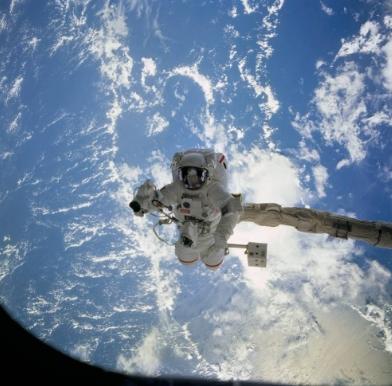 宇航员返回地球后，为什么会出现一些“特殊症状”！