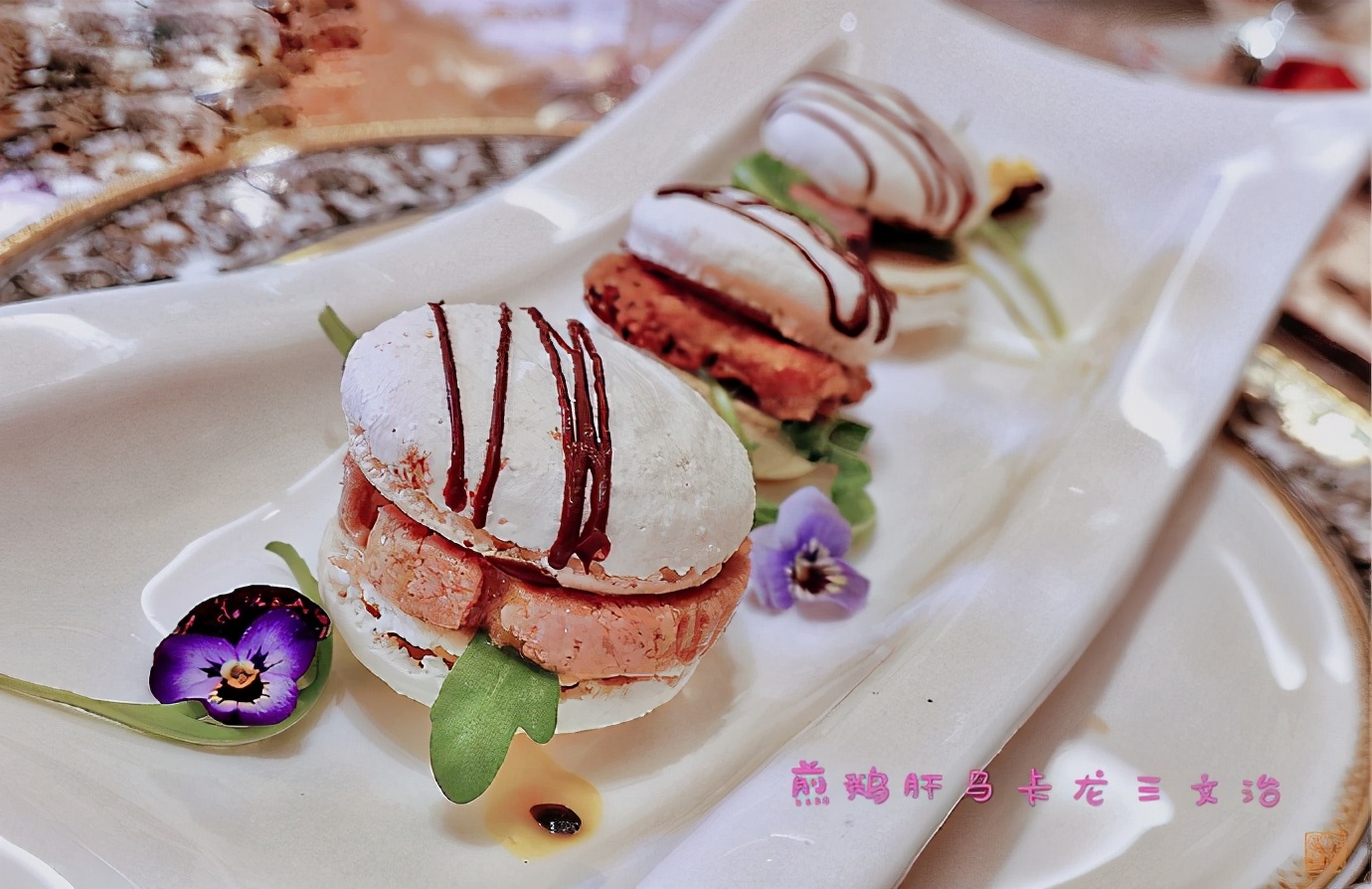 不能飞去巴黎伦敦,不如到大连喂鸽子,赏海景吃海鲜