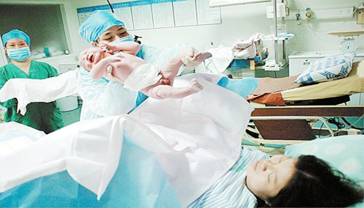 顺产后身上出现红点,顺产后产妇身上有红点怎么回事