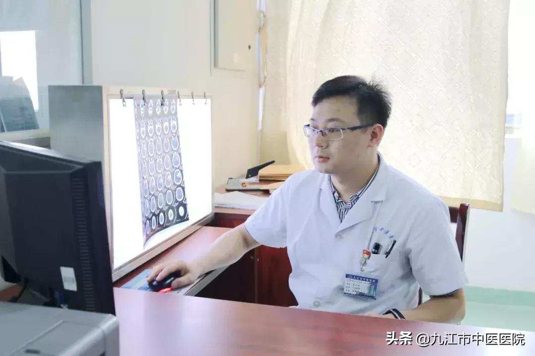 守护生命中枢不负性命相托——走近脑病科钟立伟