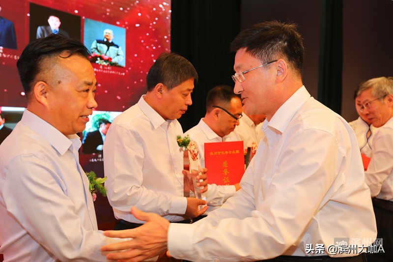 尊重企业家尊重创业者,尊重企业家重视企业家